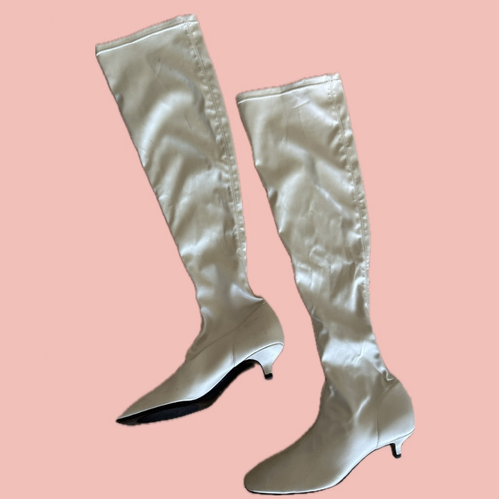 Toteme satin knee high boots ivory EU 40 kitten heel minimalist FW25
